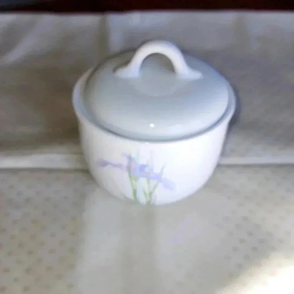 Shadow Iris ( Corelle )Sugar bowl 🥣 height 3 " - Picture 3 of 4